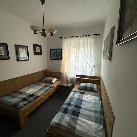 Apartments & Restaurant Tkalcovsky Dvur Praha Bagian luar foto