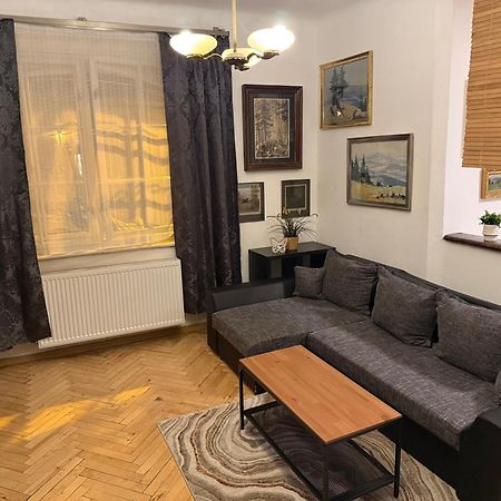 Apartments & Restaurant Tkalcovsky Dvur Praha Bagian luar foto