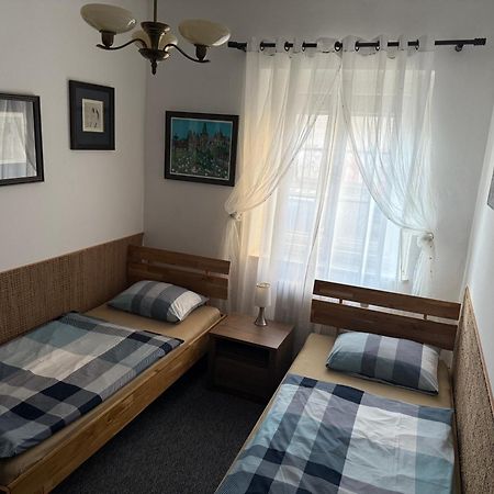 Apartments & Restaurant Tkalcovsky Dvur Praha Bagian luar foto