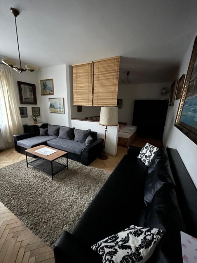 Apartments & Restaurant Tkalcovsky Dvur Praha Bagian luar foto
