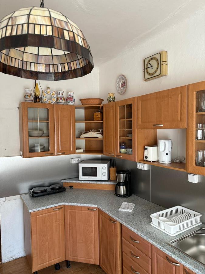 Apartments & Restaurant Tkalcovsky Dvur Praha Bagian luar foto