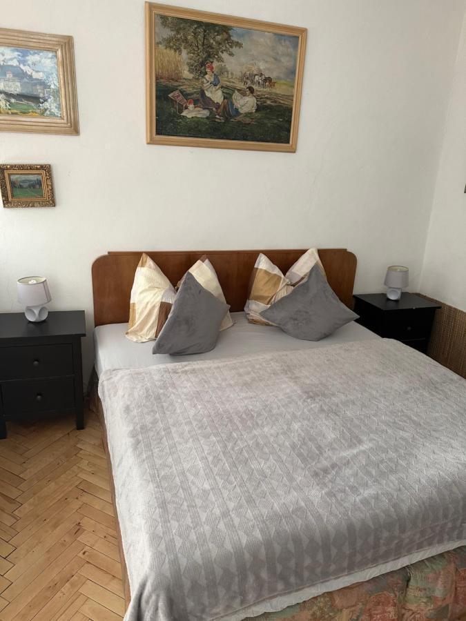 Apartments & Restaurant Tkalcovsky Dvur Praha Bagian luar foto