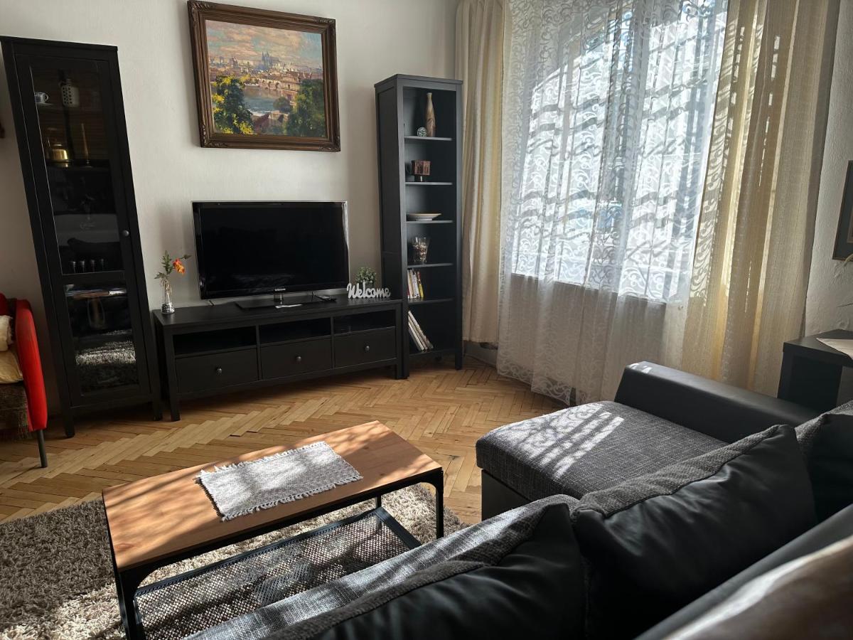 Apartments & Restaurant Tkalcovsky Dvur Praha Bagian luar foto