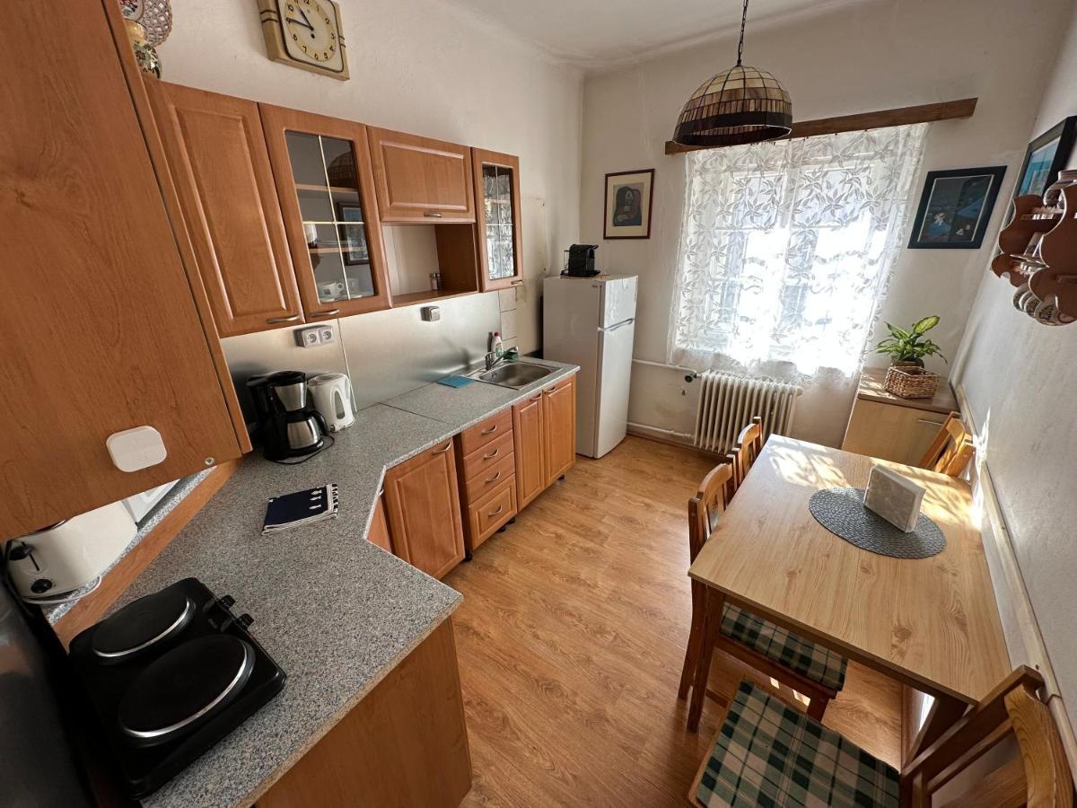 Apartments & Restaurant Tkalcovsky Dvur Praha Bagian luar foto