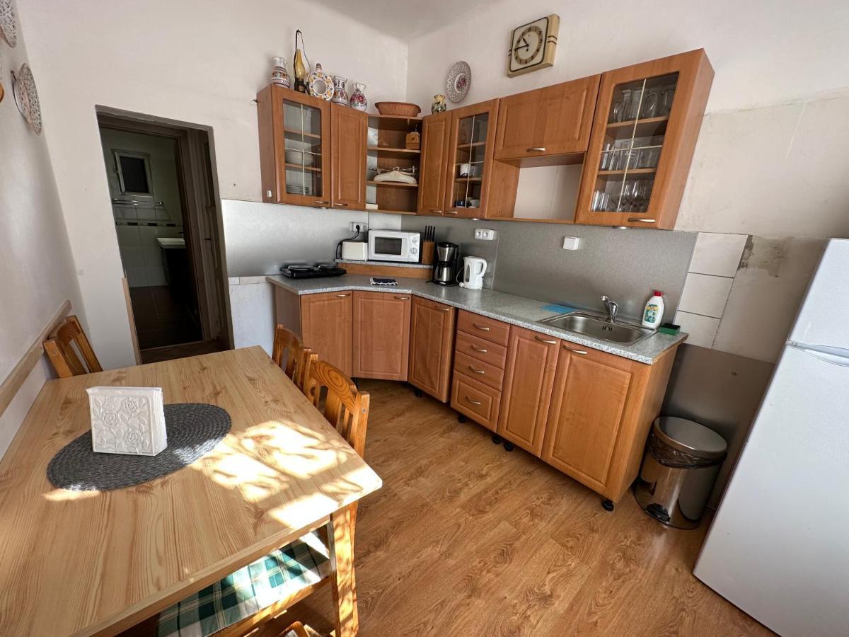 Apartments & Restaurant Tkalcovsky Dvur Praha Bagian luar foto