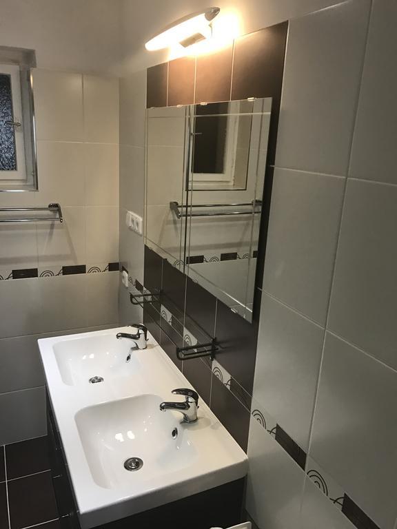 Apartments & Restaurant Tkalcovsky Dvur Praha Bagian luar foto