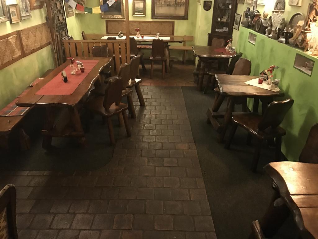 Apartments & Restaurant Tkalcovsky Dvur Praha Bagian luar foto